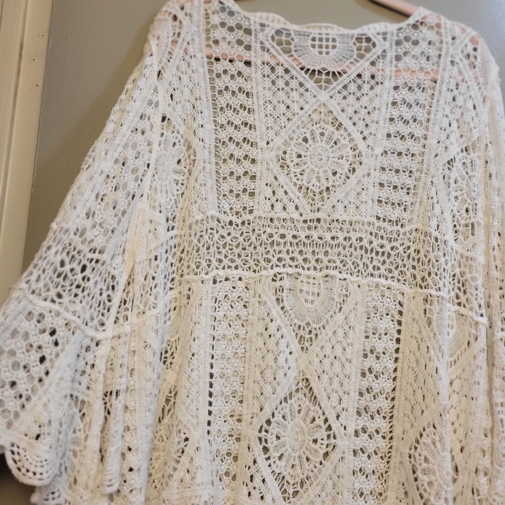 Cream Crochet Blouse with V-Neck and Long Sleeves